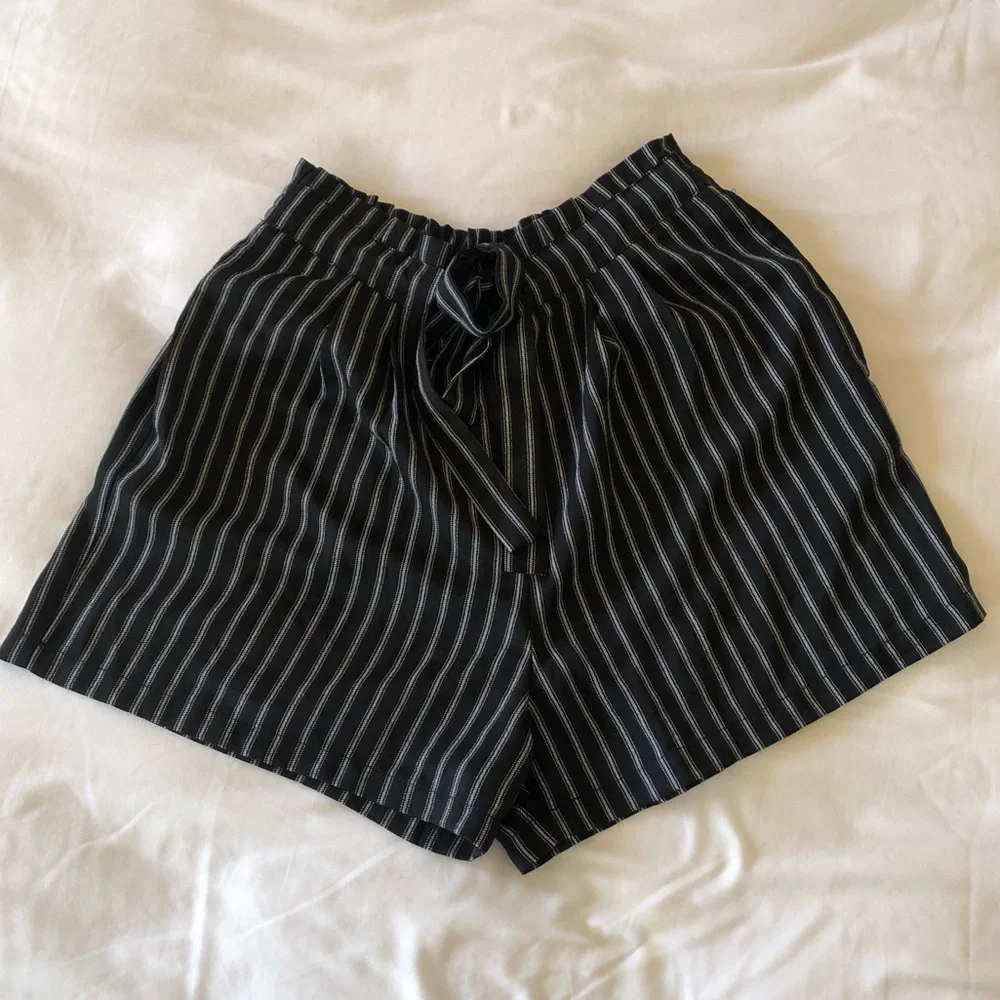 Drawstring Striped Shorts - Picture 1 of 4